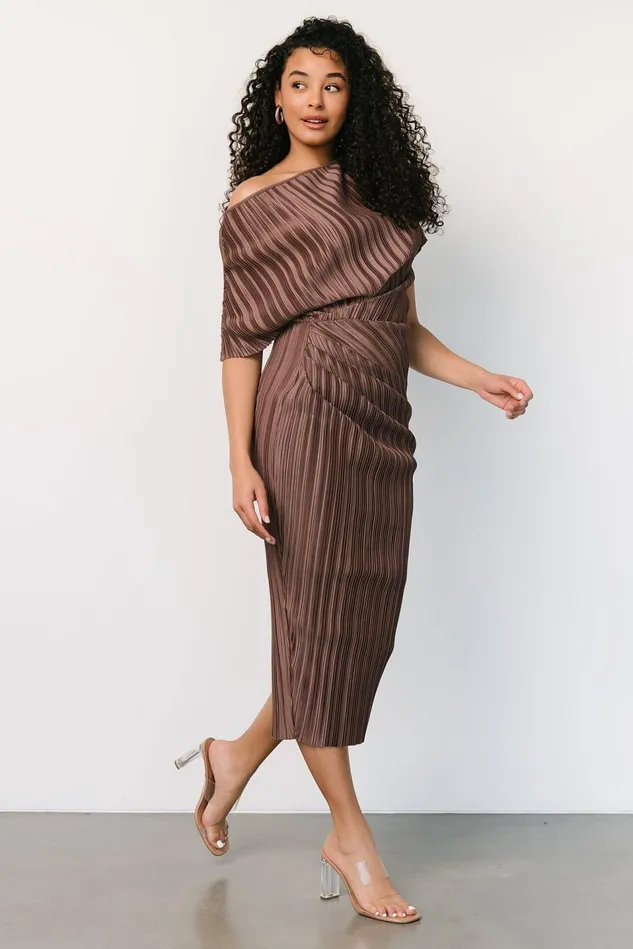 Baltic Born Midi Dresses Women Winslow Pleated Midi Dress Mink Baltic Born Midi Dresses Women Winslow Pleated Midi Dress Mink