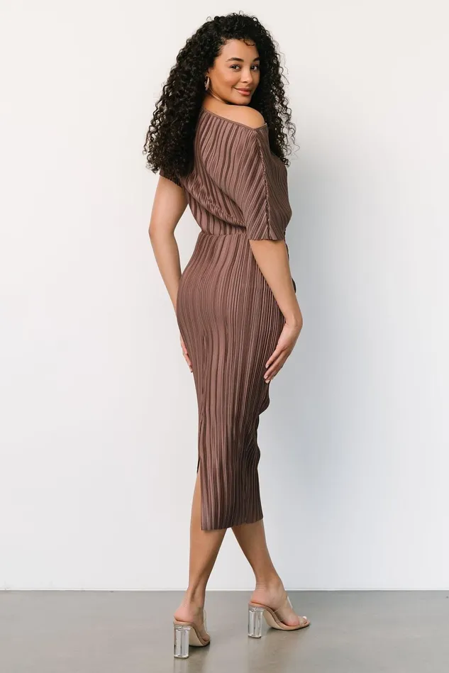 Baltic Born Midi Dresses Women Winslow Pleated Midi Dress Mink Baltic Born Midi Dresses Women Winslow Pleated Midi Dress Mink