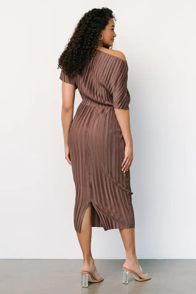 Baltic Born Midi Dresses Women Winslow Pleated Midi Dress Mink Baltic Born Midi Dresses Women Winslow Pleated Midi Dress Mink