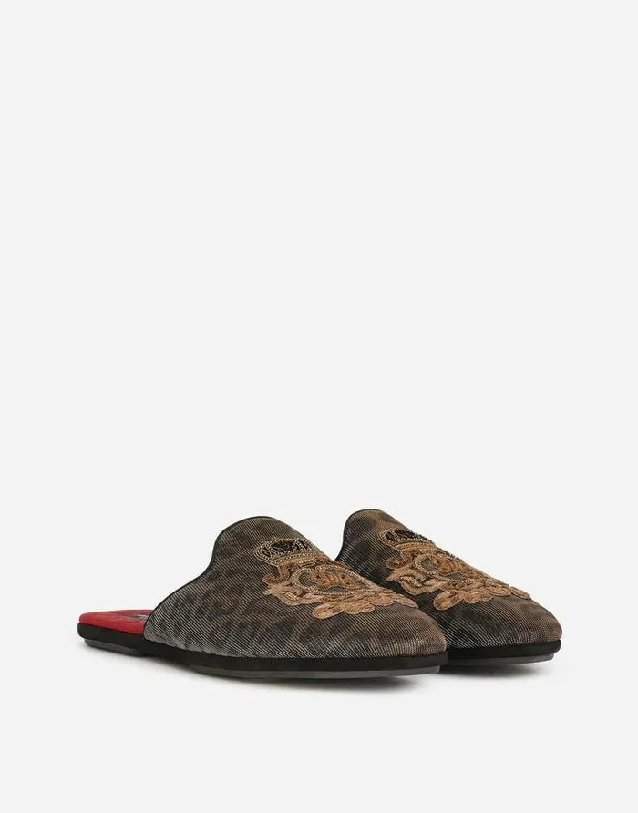 Dolce and Gabbana Loafers And Moccasins Men Slippers With Coat Of Arms Patch Bordeaux Dolce and Gabbana Loafers And Moccasins Men Slippers With Coat Of Arms Patch Bordeaux