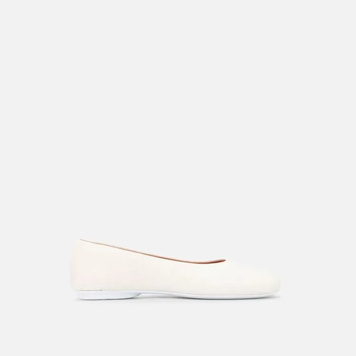 Eugene Travel Ballet Flat White Women Kenneth Cole Flats