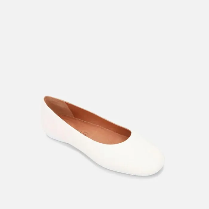 Eugene Travel Ballet Flat White Women Kenneth Cole Flats