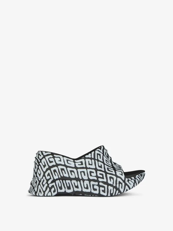 Givenchy Marshmallow Sandals In Rubber With Tag Effect 4G Print Blackwhite Women Slides and Sandals Givenchy Marshmallow Sandals In Rubber With Tag Effect 4G Print Blackwhite Women Slides and Sandals