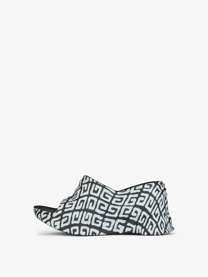 Givenchy Marshmallow Sandals In Rubber With Tag Effect 4G Print Blackwhite Women Slides and Sandals Givenchy Marshmallow Sandals In Rubber With Tag Effect 4G Print Blackwhite Women Slides and Sandals