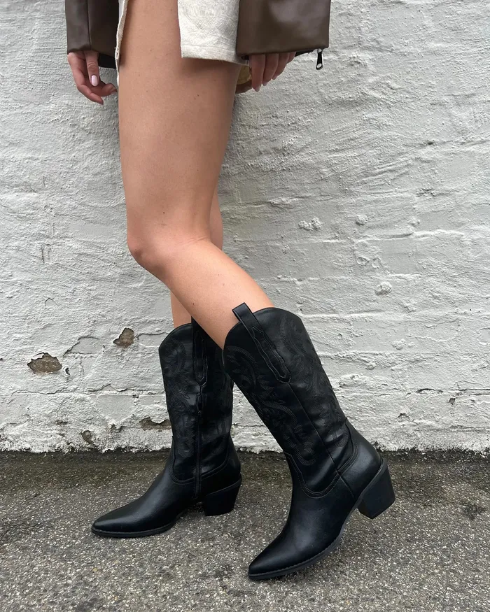 HOWDY BLACK Cowboy Boots NOVO Shoes Women
