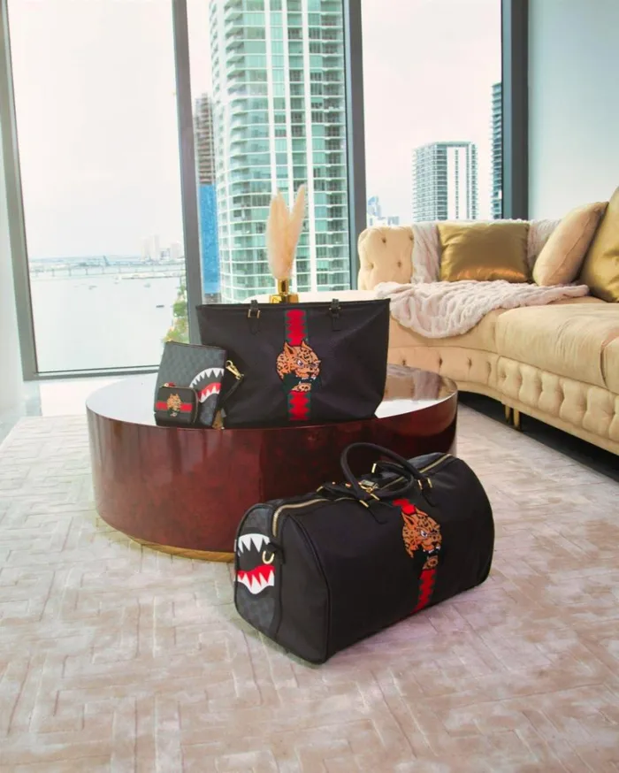 SPRAYGROUND ITALIA DIVISO CROSSOVER CLUTCH Bags SPRAYGROUND ITALIA DIVISO CROSSOVER CLUTCH Bags