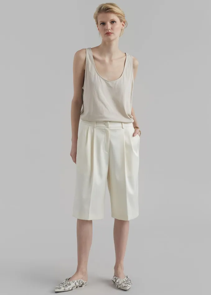The Frankie Shop Bottoms Vienna Satin Bermuda Shorts 8211 Cream 8211 Women