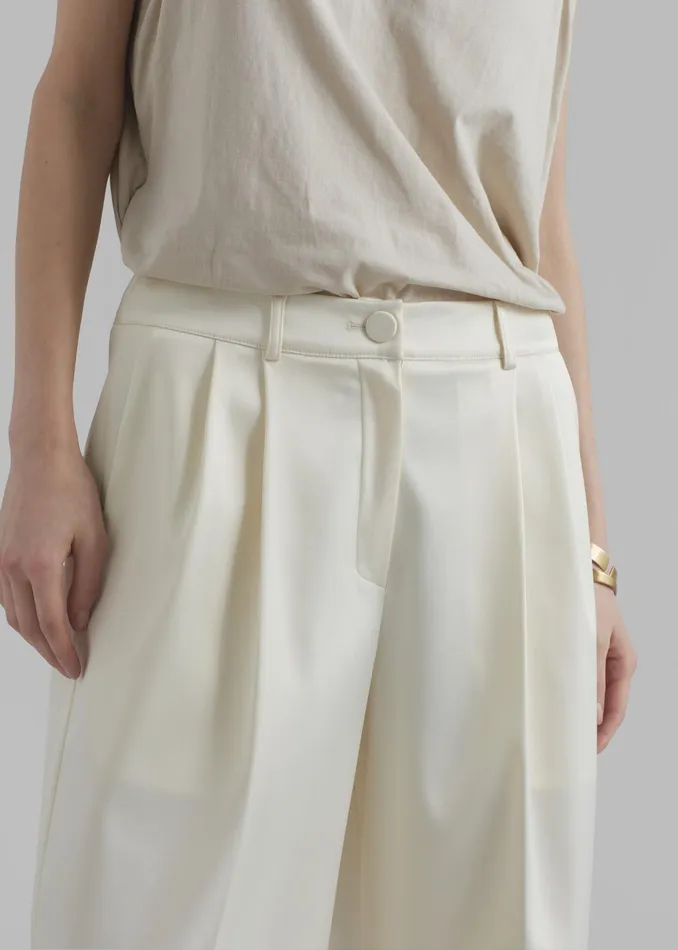 The Frankie Shop Bottoms Vienna Satin Bermuda Shorts 8211 Cream 8211 Women