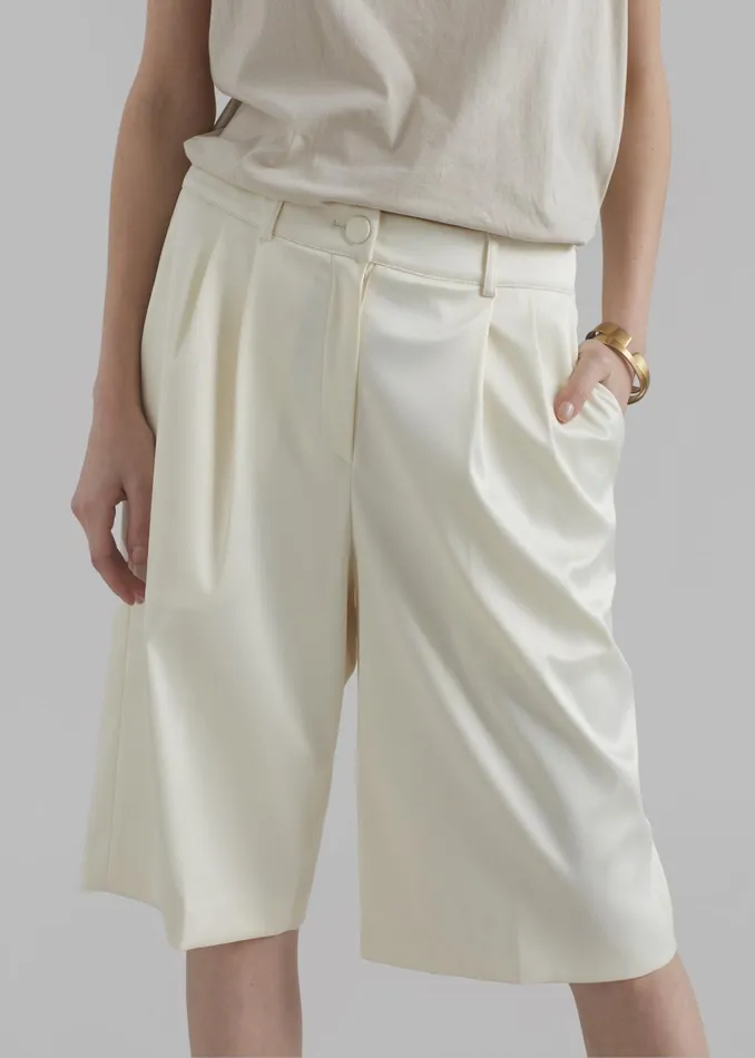 The Frankie Shop Bottoms Vienna Satin Bermuda Shorts 8211 Cream 8211 Women