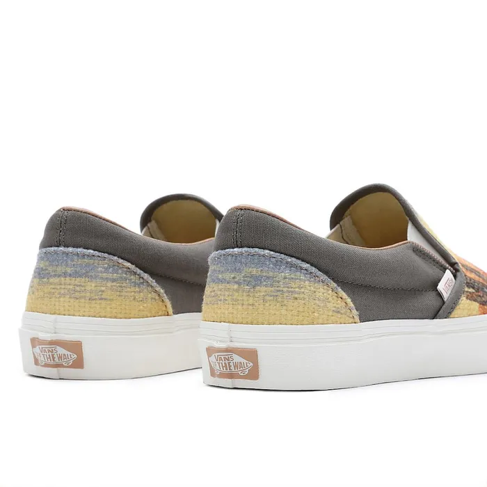 Vans View All Men Classic SlipOn Shoes Multicolour