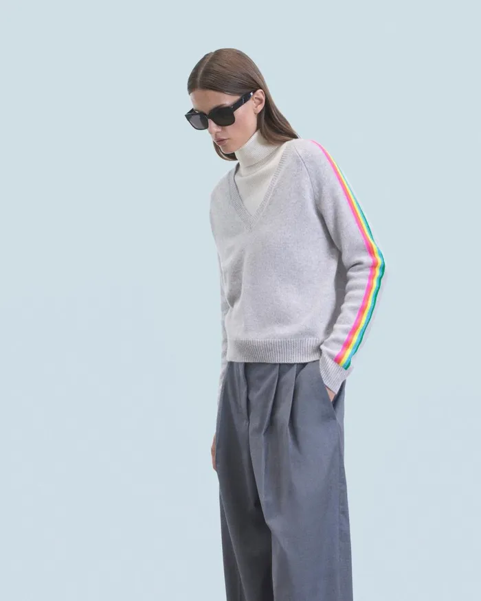 Women Cashmere Sweaters From Future VNeck Sweater With Multico Sleeves Light Heather Gray Women Cashmere Sweaters From Future VNeck Sweater With Multico Sleeves Light Heather Gray