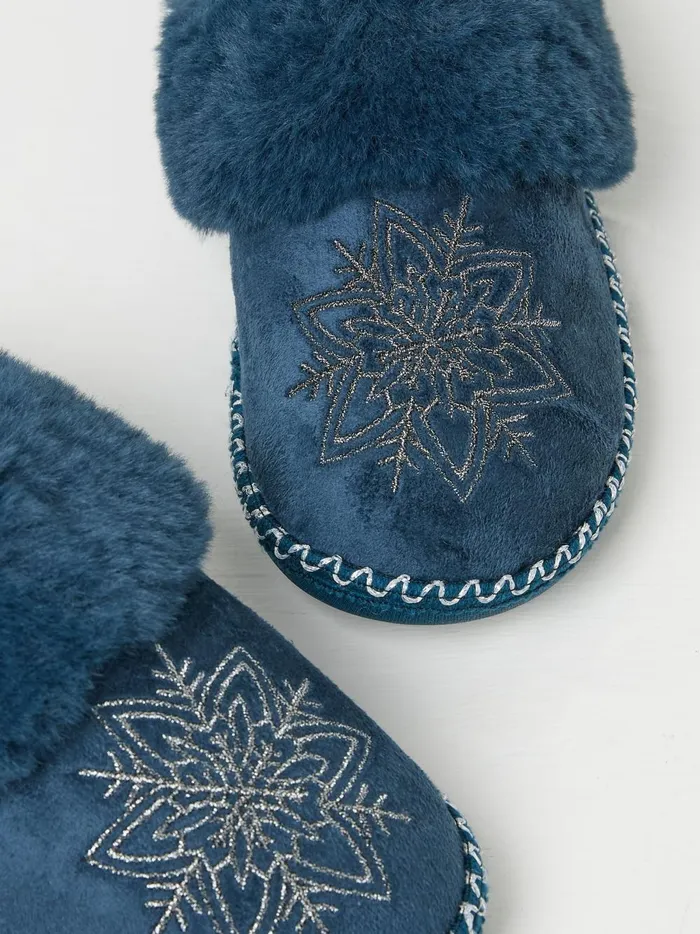 Women Pyjamas and Nightwear Fat Face Maia Dark Teal Blue Snowflake Mules Women Pyjamas and Nightwear Fat Face Maia Dark Teal Blue Snowflake Mules